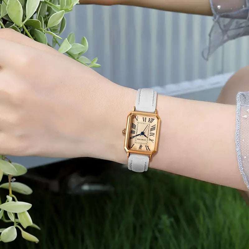 Anna Crest Watch | Gold