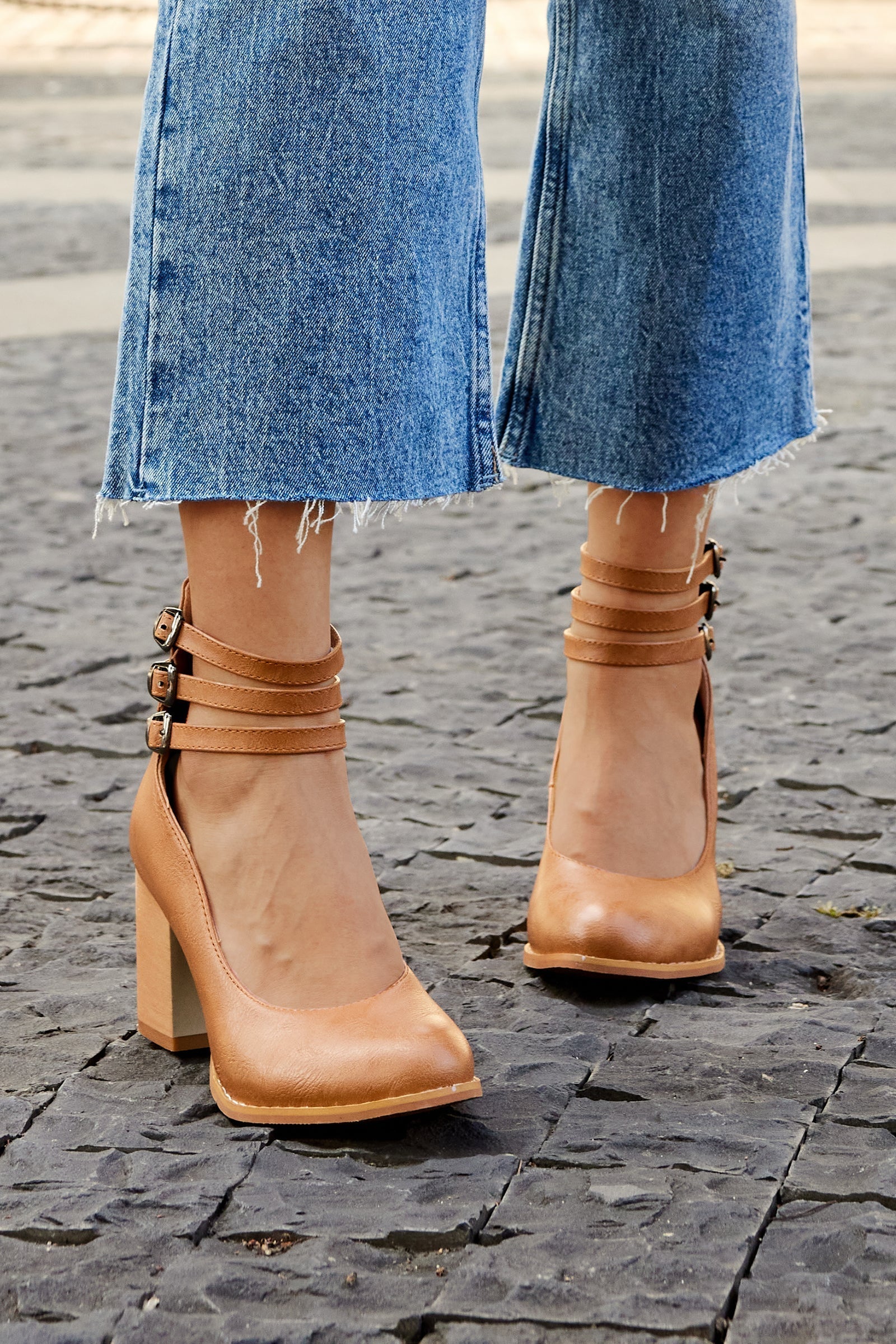 Ivy | Smooth sandals with ankle strap and thick heel