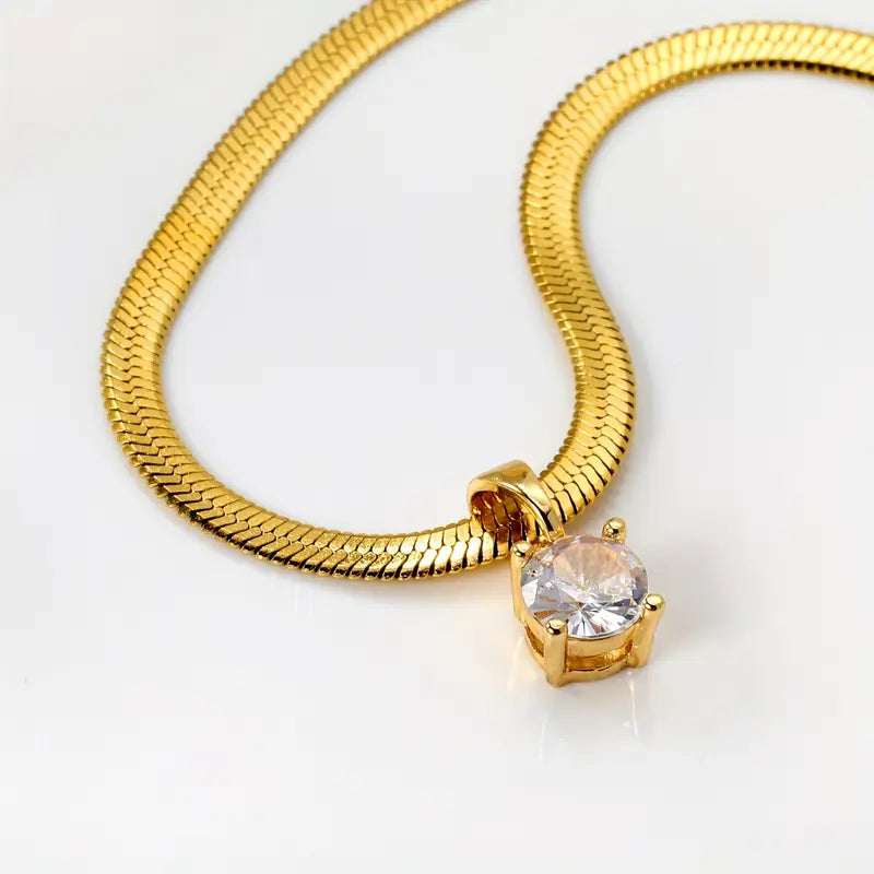 Alma Elegant necklace with rhinestone pendant | Gold