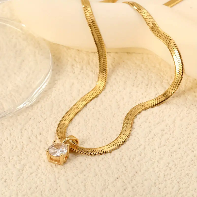 Alma Elegant necklace with rhinestone pendant | Gold