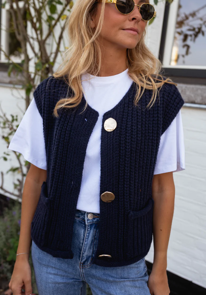 FENJA™ | THE CHIC LAYERING KNIT VEST