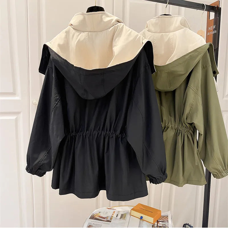 Alva – Elegant jacket protecting against adverse weather conditions and wind