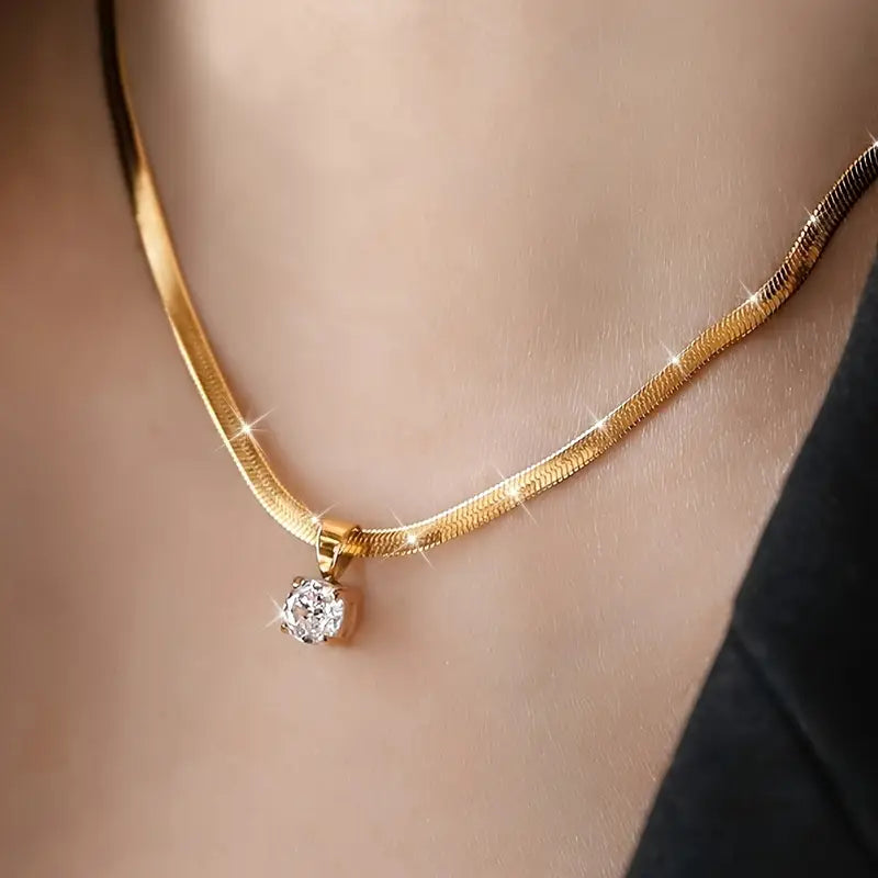 Alma Elegant necklace with rhinestone pendant | Gold