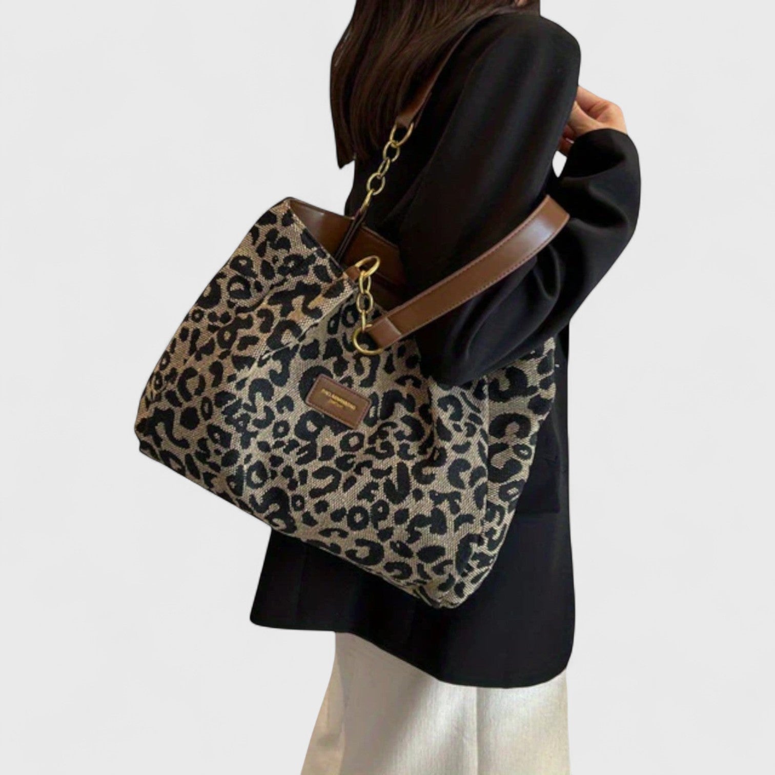 Aundria | Large bag with elegant leopard print