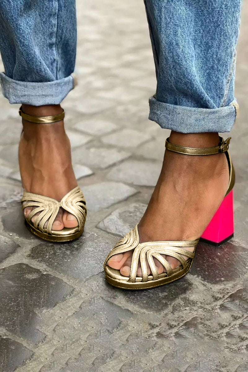 Pam  | Classic sandals with ankle strap and open toes