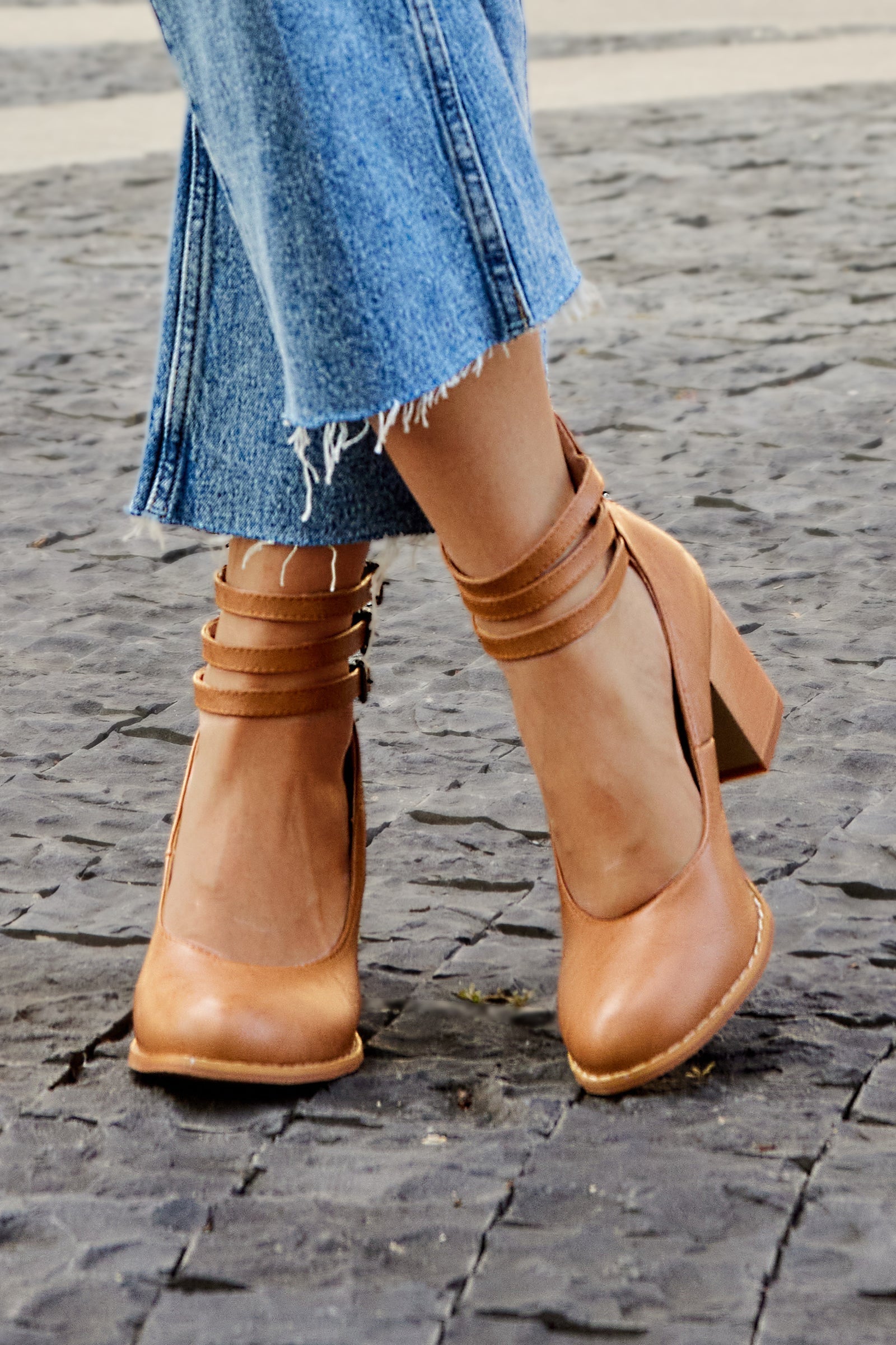 Ivy | Smooth sandals with ankle strap and thick heel