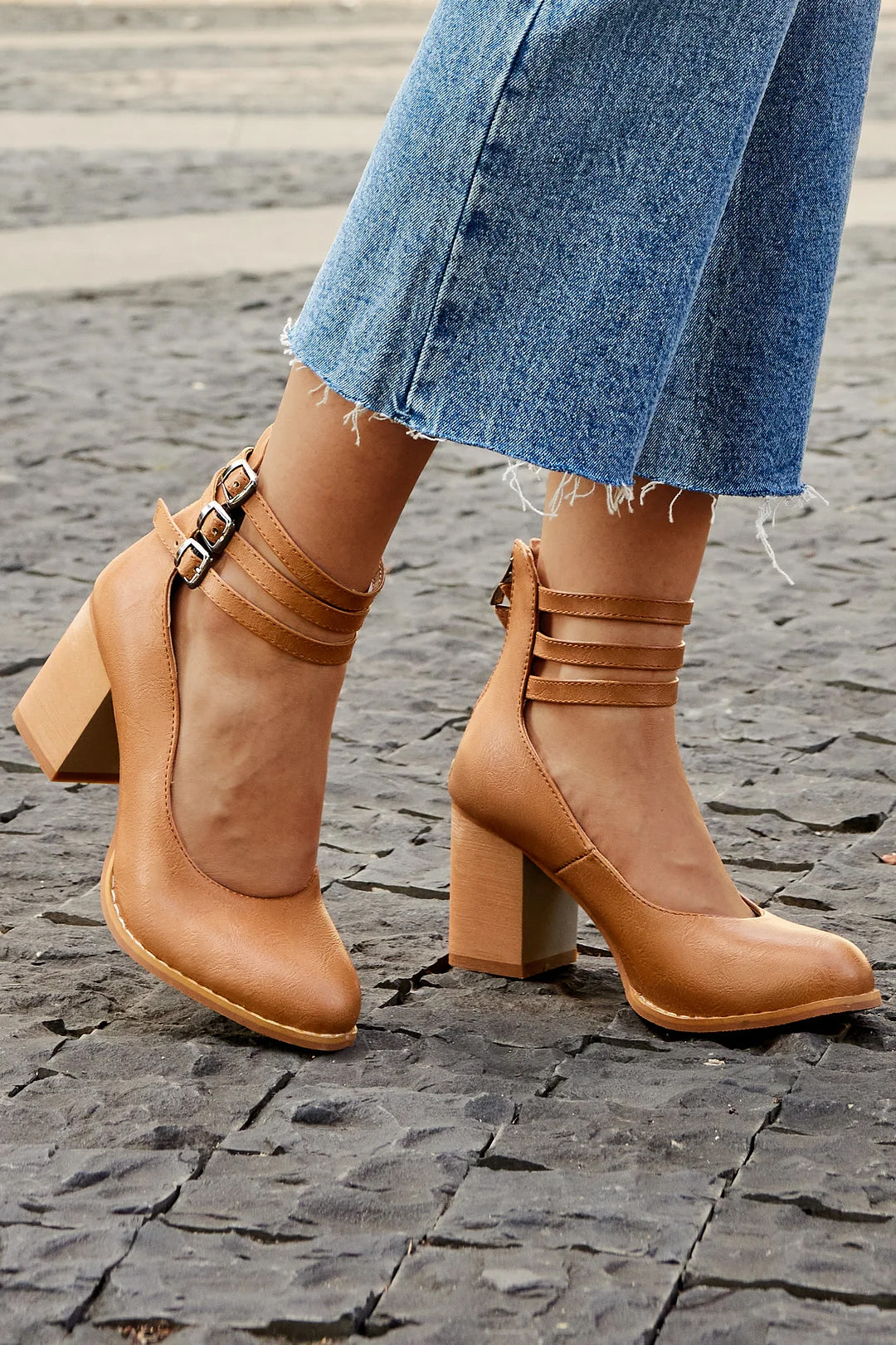 Ivy | Smooth sandals with ankle strap and thick heel
