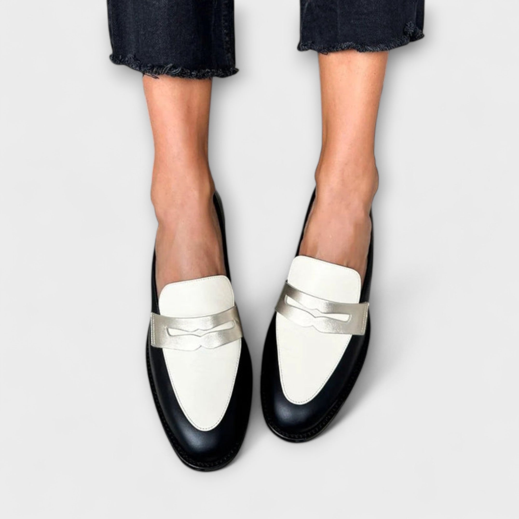 Isolde – Black Loafers with Metallic Shine