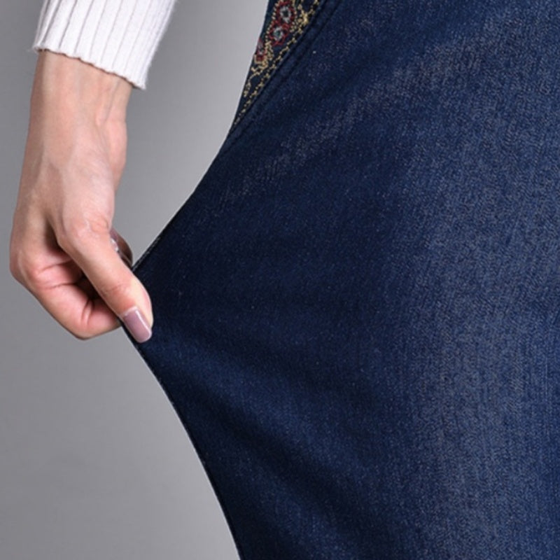 Scarlet | Women's Jeans with Side Pockets and Elastic Waist